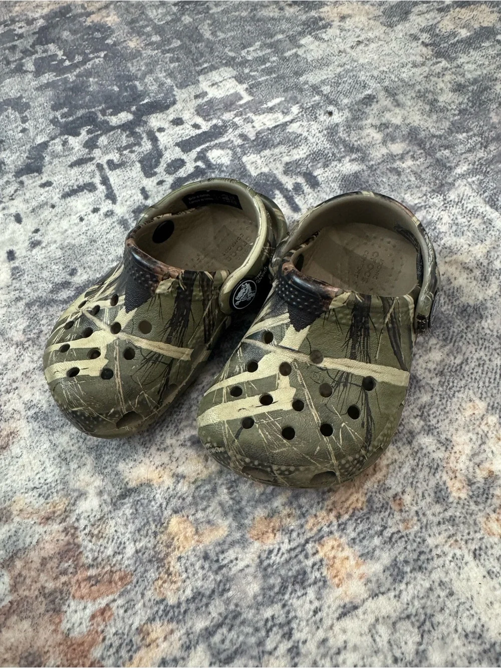 Kids Camo Slip-On Clogs in Green
